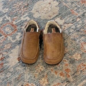 OluKai Kipuka Hulu Slippers Mens 12 Brown Leather Shearling Lined 10450-3333